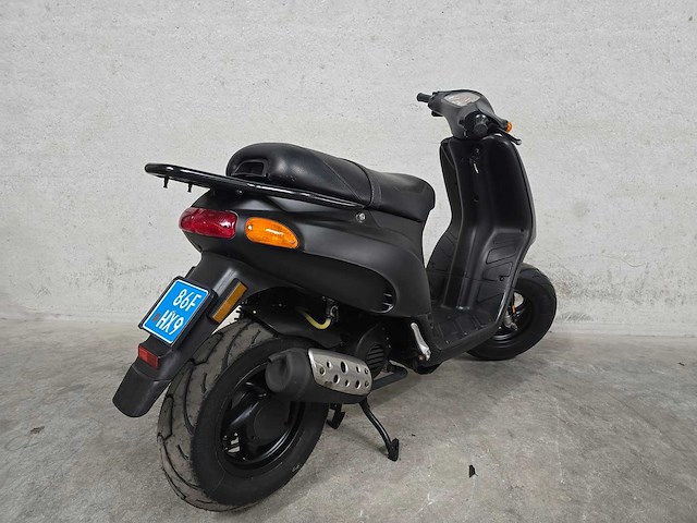 Gilera - snorscooter - typhoon - 2t 25km uitvoering 86fhx9 - afbeelding 5 van  7