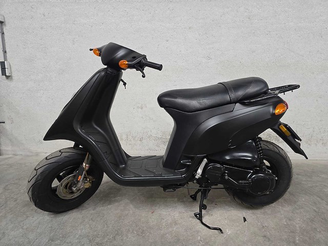 Gilera - snorscooter - typhoon - 2t 25km uitvoering 86fhx9 - afbeelding 1 van  4