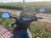 Gilera runner 180cc dd fluo rosso m08 op a2 motorscooter - afbeelding 6 van  15