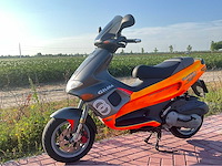 Gilera runner 180cc dd fluo rosso m08 op a2 motorscooter