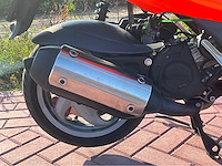 Gilera runner 180cc dd fluo rosso m08 op a2 motorscooter - afbeelding 15 van  15