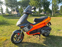 Gilera runner 180cc dd fluo rosso m08 op a2 motorscooter - afbeelding 1 van  13