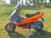 Gilera runner 180cc dd fluo rosso m08 op a2 motorscooter - afbeelding 6 van  13
