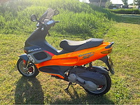 Gilera runner 180cc dd fluo rosso m08 op a2 motorscooter - afbeelding 7 van  13