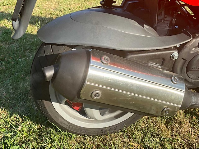 Gilera runner 180cc dd fluo rosso m08 op a2 motorscooter - afbeelding 12 van  13