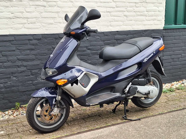 Gilera runner lc sd dark dream 45km bromscooter 2-takt - afbeelding 2 van  6