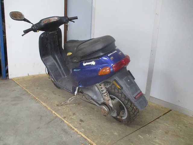 Gilera typhoon - bromscooter - xr 2 takt - scooter - afbeelding 2 van  11