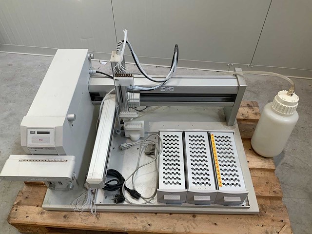 Gilson 215 - autosampler - afbeelding 2 van  8