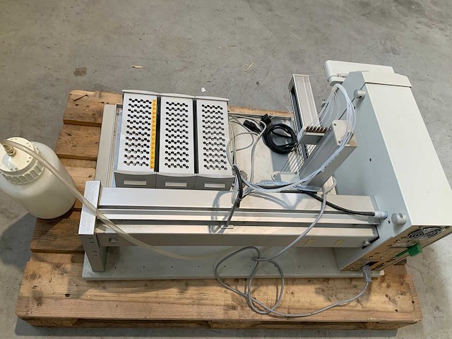 Gilson 215 - autosampler - afbeelding 8 van  8