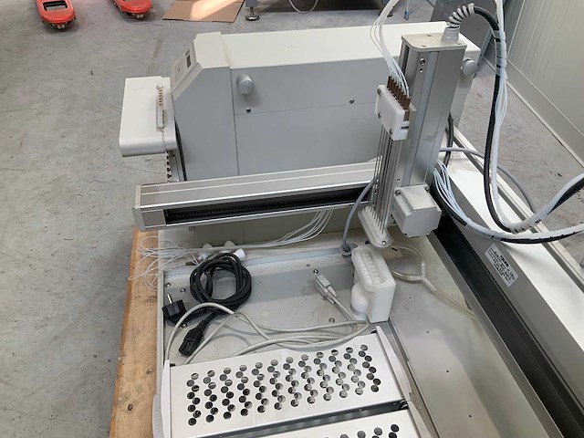 Gilson 215 - autosampler - afbeelding 2 van  4