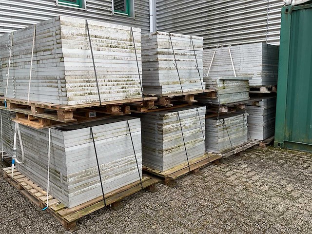 Gintech gte 250m63 zonnepaneel (285x) - afbeelding 8 van  8
