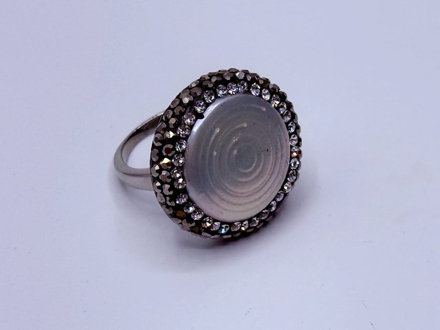 Gioielli dames ring - nieuw - stenen zijn geen natuurlijke diamanten - afbeelding 1 van  4