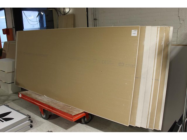 Gipsplaten in diverse uitvoeringen. ruim 50 stuks voornamelijk met breedte 120 cm. - afbeelding 1 van  4