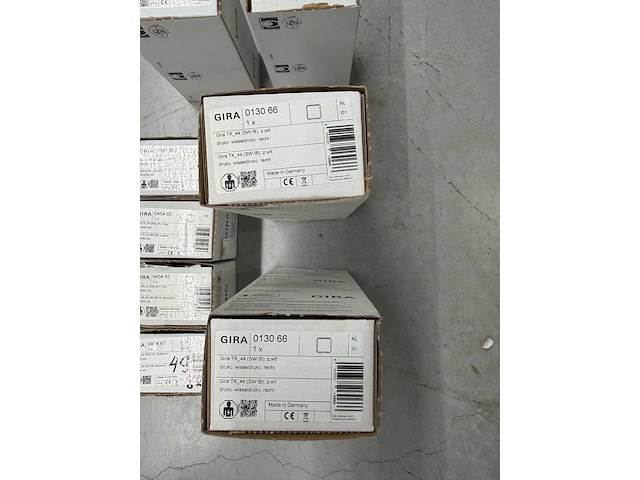 Gira - installatiemateriaal (8x) - afbeelding 2 van  4