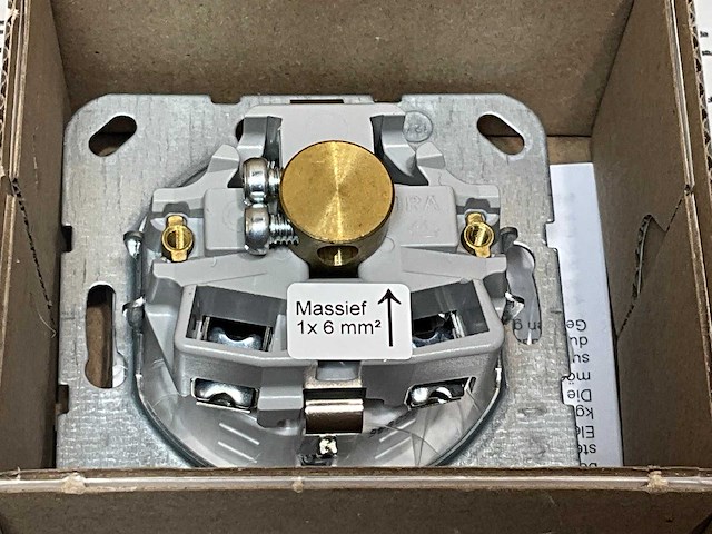 Gira 281003 stopcontact (15x) - afbeelding 3 van  4
