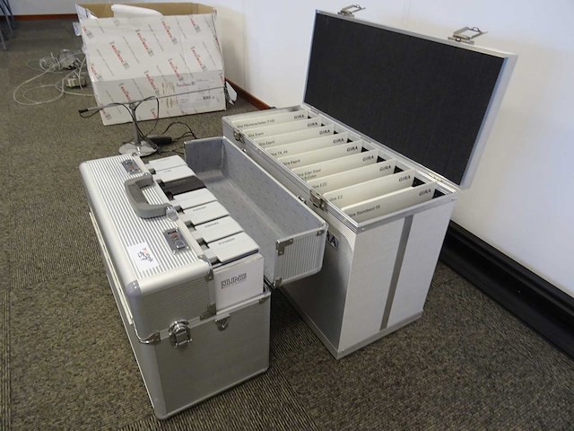 Gira / jung - monsterkoffer (2x) - afbeelding 1 van  3