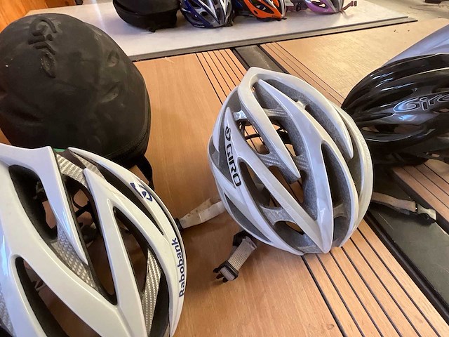 Giro fietshelm (4x) - afbeelding 3 van  5