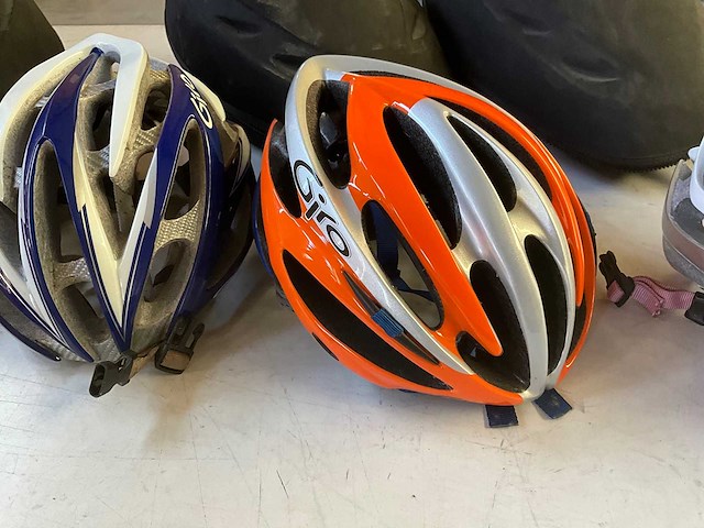 Giro fietshelm met hard case - fietshelm (3x) - afbeelding 4 van  5