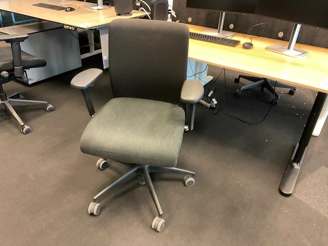 Girsberger bureau en bureaustoel - afbeelding 4 van  6