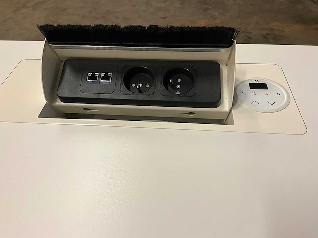 Gispen - ellen lounge - verrijdbare werkplek met een uitschuifbaar en in hoogte verstelbaar blad 140x130x142cm - afbeelding 11 van  12