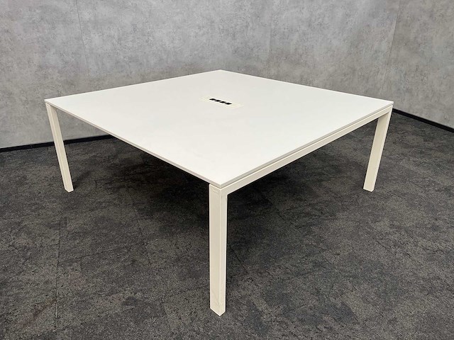 Gispen - vergadertafel 180x180 - afbeelding 1 van  5