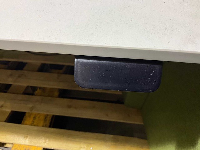 Gispen akoestische werkplek v.v. elektrisch verstelbaar blad 95x156x136cm - afbeelding 9 van  9