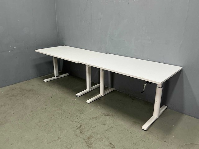 Gispen bureautafel 135/140x80 cm (2x) - afbeelding 1 van  9