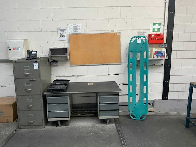 Gispen werkplaatsinventaris (2x) - afbeelding 1 van  3