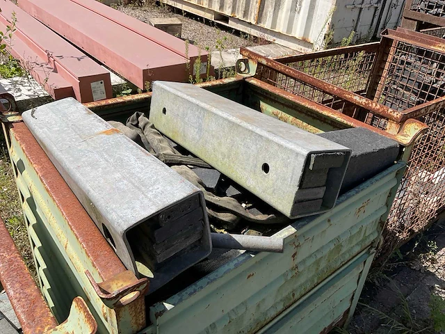 Gitterbox en metalen bakken met kunststof blokken (3x) - afbeelding 8 van  10