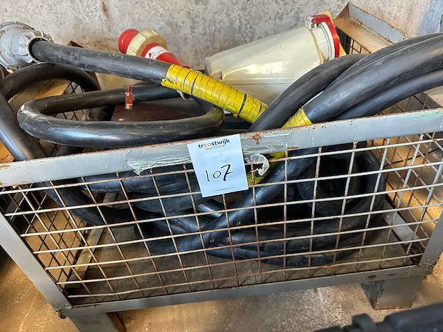 Gitterbox met 3x 125a power krachtstroom kabels - afbeelding 1 van  3