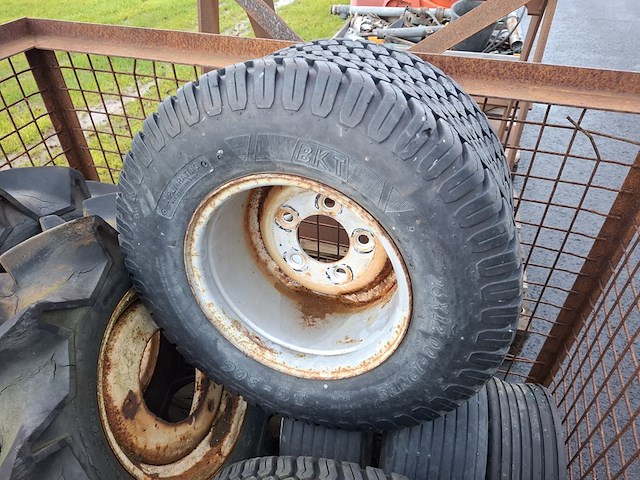 Gitterbox met diverse banden op velg - afbeelding 4 van  10