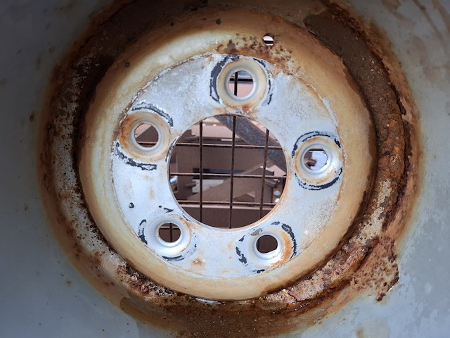 Gitterbox met diverse banden op velg - afbeelding 5 van  10