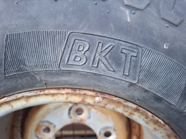 Gitterbox met diverse banden op velg - afbeelding 6 van  10