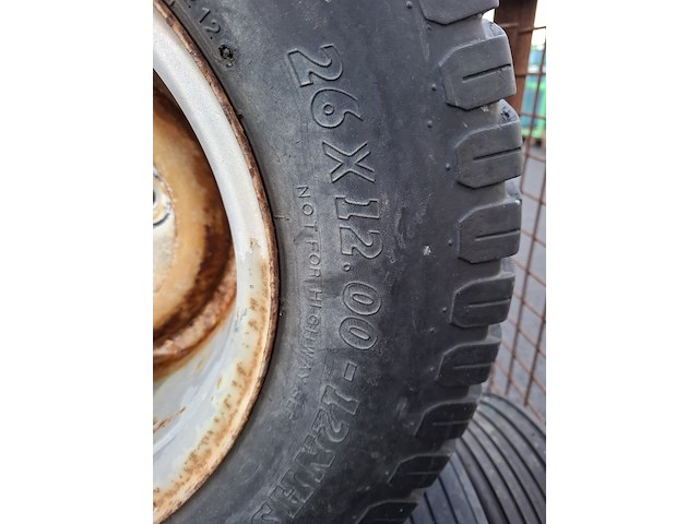 Gitterbox met diverse banden op velg - afbeelding 7 van  10