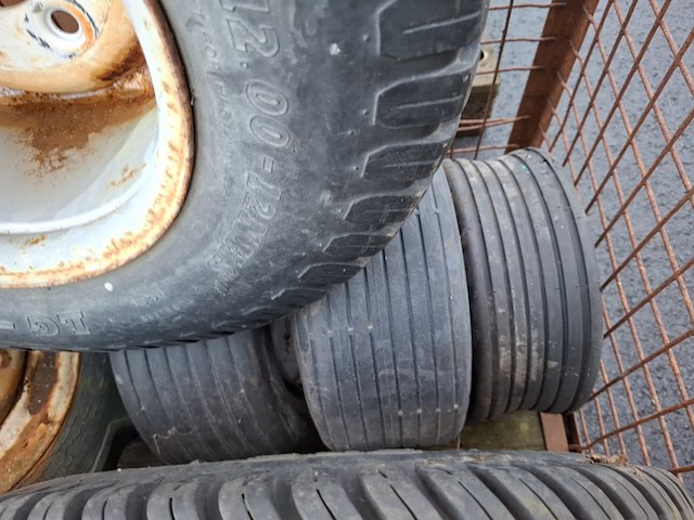 Gitterbox met diverse banden op velg - afbeelding 10 van  10