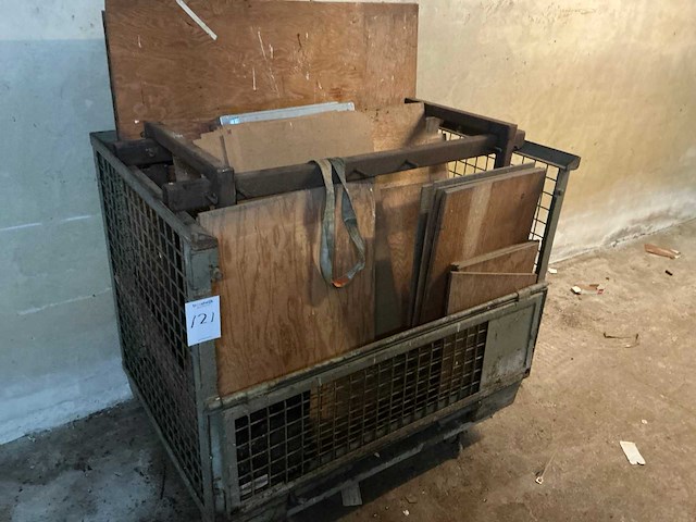 Gitterbox met inhoud - afbeelding 1 van  4