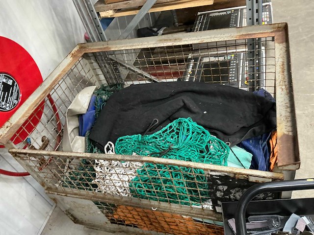 Gitterbox met netten en zeilen - afbeelding 1 van  5