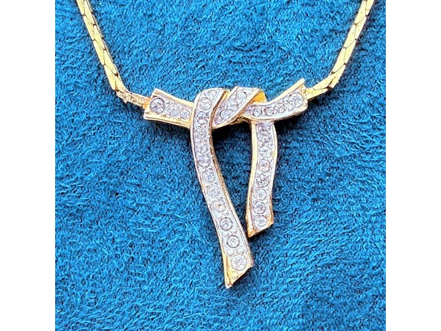 Givenchy goldplated 'bow' collier met steentjes - afbeelding 3 van  6