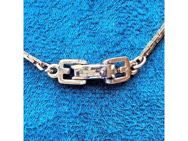 Givenchy goldplated 'bow' collier met steentjes - afbeelding 5 van  6