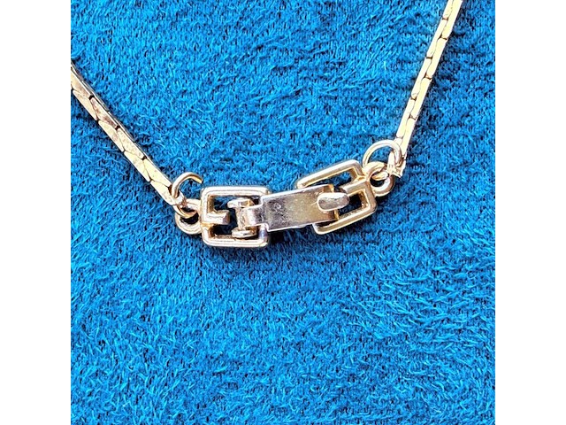 Givenchy goldplated 'bow' collier met steentjes - afbeelding 6 van  6