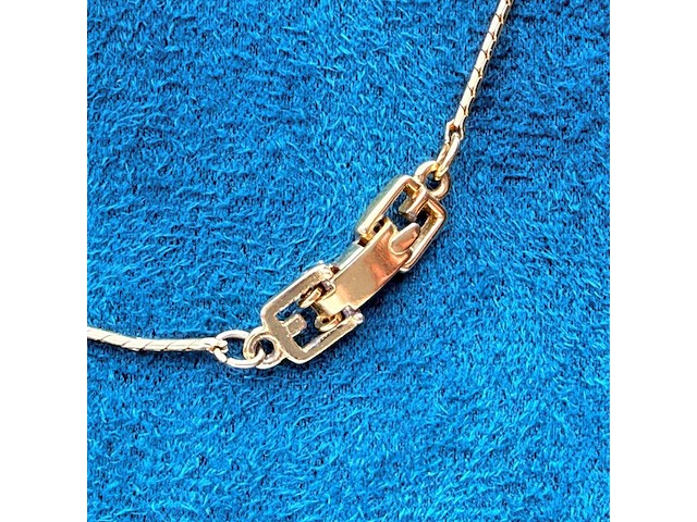 Givenchy 'monogram heart' goldplated collier met steentjes - afbeelding 6 van  7