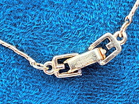 Givenchy 'monogram heart' goldplated collier met steentjes - afbeelding 7 van  7