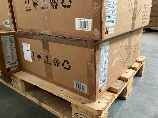Givenergy giv-3hy-20.0-hv 3-fase 20kw pv hybride omvormer - afbeelding 2 van  3