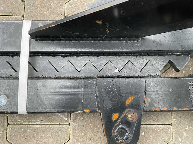 Giyi - tp25 skid steer tree puller - schranklader - afbeelding 1 van  4
