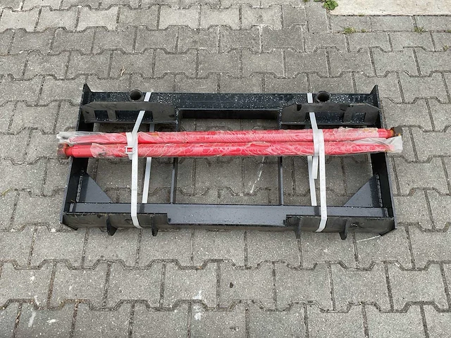 Giyi bf47 skid steer bale fork - afbeelding 1 van  11