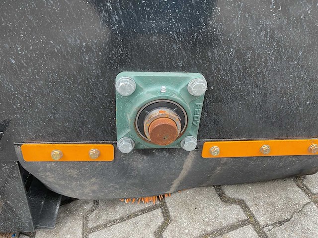 Giyi bs43 skid steer boxbroom sweeper - afbeelding 7 van  12