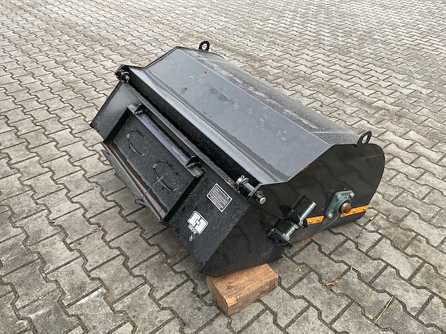 Giyi bs43 skid steer boxbroom sweeper - afbeelding 8 van  12