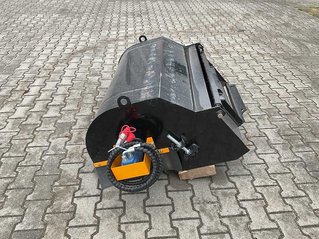 Giyi bs43 skid steer boxbroom sweeper - afbeelding 12 van  12
