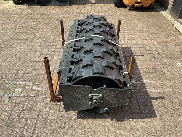 Giyi cw70 verdichtingswiel ten behoeve van skid skeer - afbeelding 8 van  8