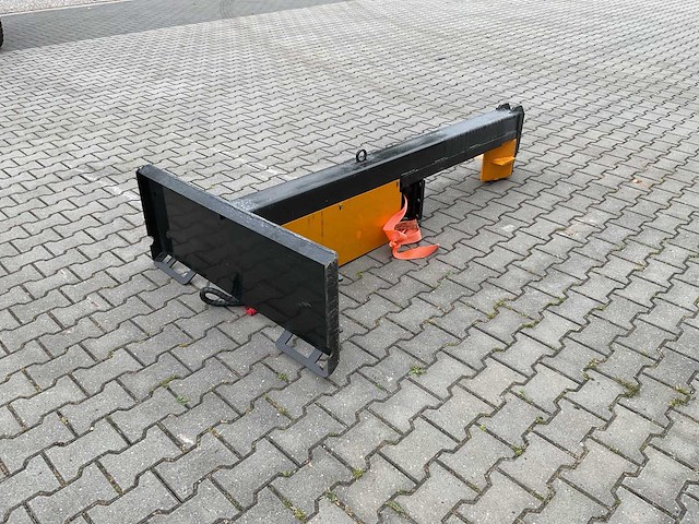 Giyi horizontale houtkloofmachine voorladers en accessoires - afbeelding 10 van  12